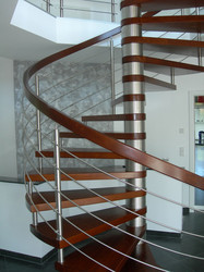 Holzspindeltreppe Treppenbau CreativeLine