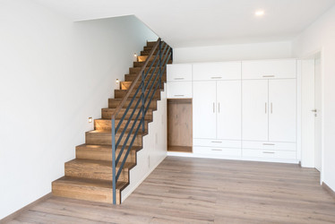 Schränke unter Treppe