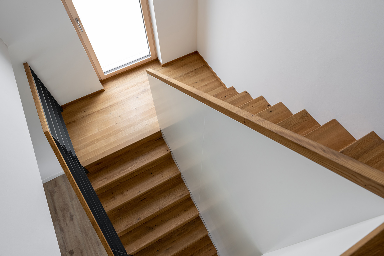 Podesttreppe: Zweiläufige Treppe nach Maß – BÄTHE Treppen