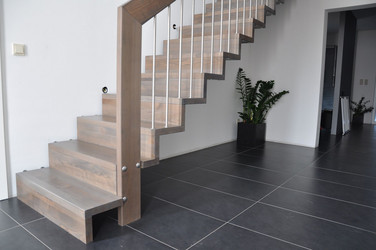 FaltwerkBasic moderne Holztreppe