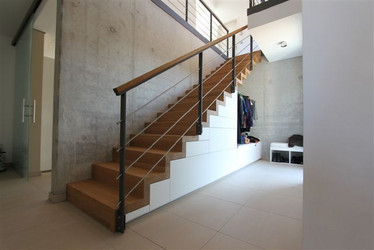 Stauraum unter Treppe