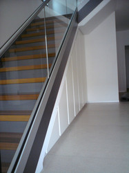 Holztreppe Treppenauszugsschrank